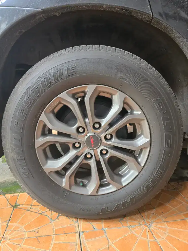 Ban bekas copotan fortuner R17 Bridgestone Dueler H/T 265.65.17