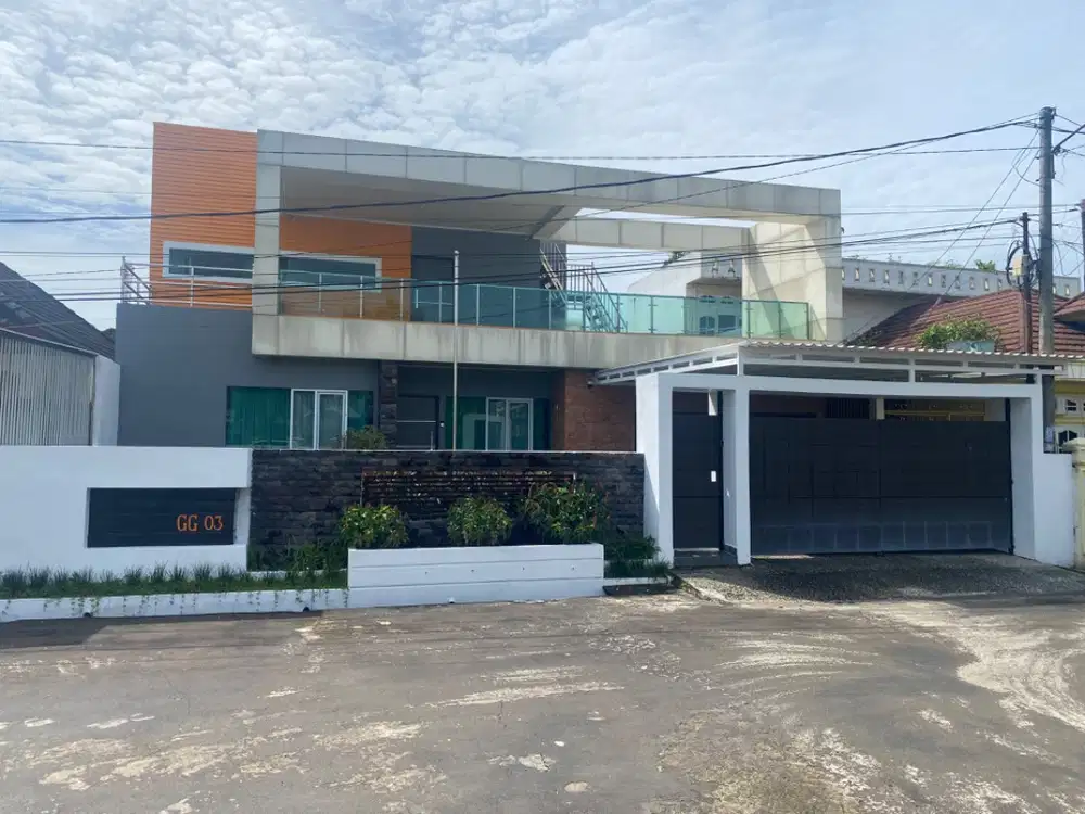 DIJUAL RUMAH 2 LANTAI MEWAH DAN CANGGIH DI PUSAT KOTA HARGA DIBAWAH 3M