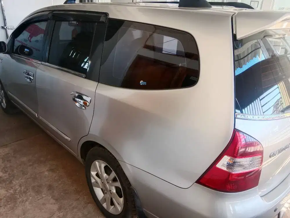 Di jual Livina automatic Barang antik mulus siap gas.