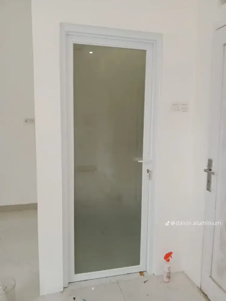 Kusen aluminium pintu aluminium partisi aluminium kaca