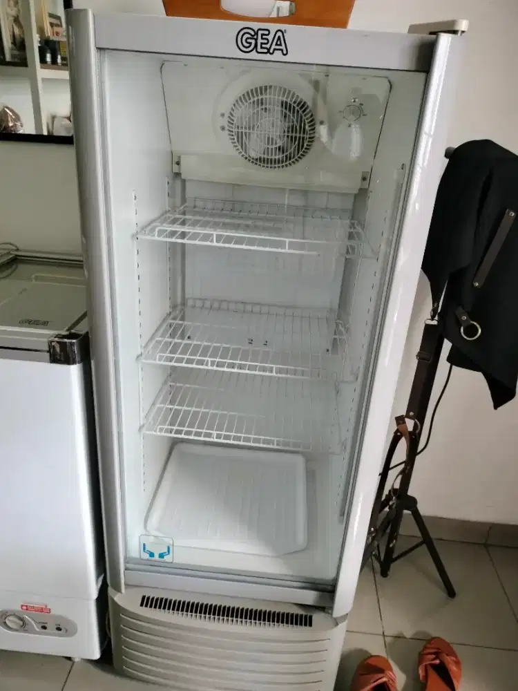 jual cepat Chiller Showcase GEA