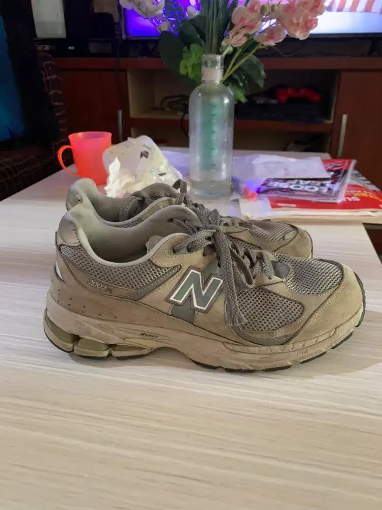 Sepatu NB 2002R
