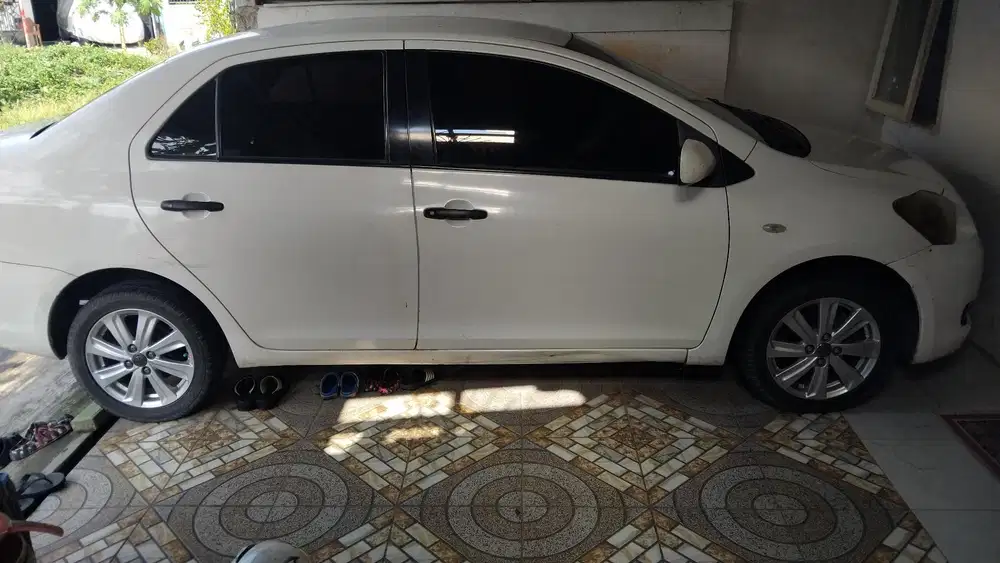 Toyota Limo 2012 Bensin