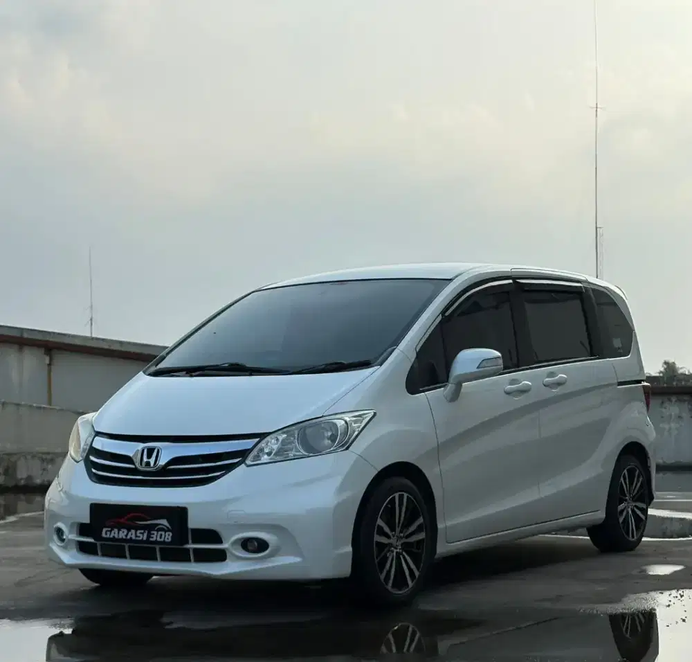 Honda Freed SD AT Tahun 2013 Warna Putih Mutiara Facelift