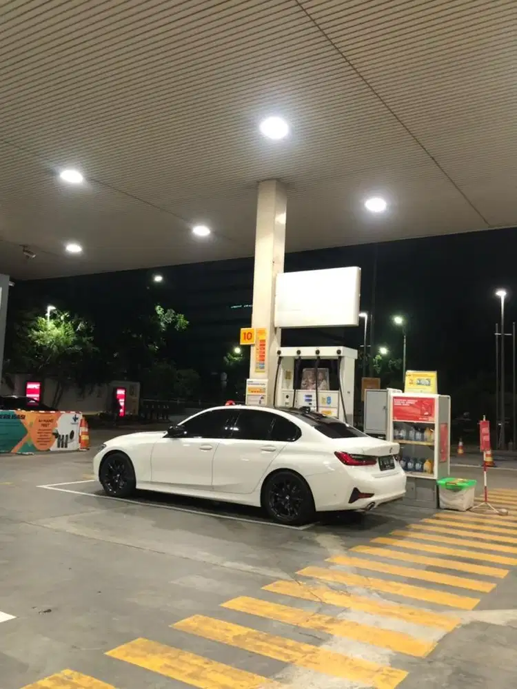 BMW 320i G20 putih metalik