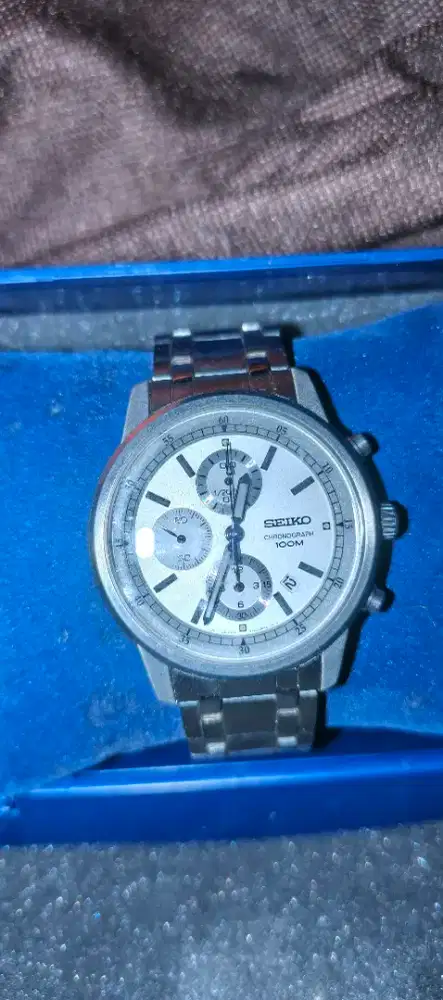 Jam tangan Seiko chronograph 100 m