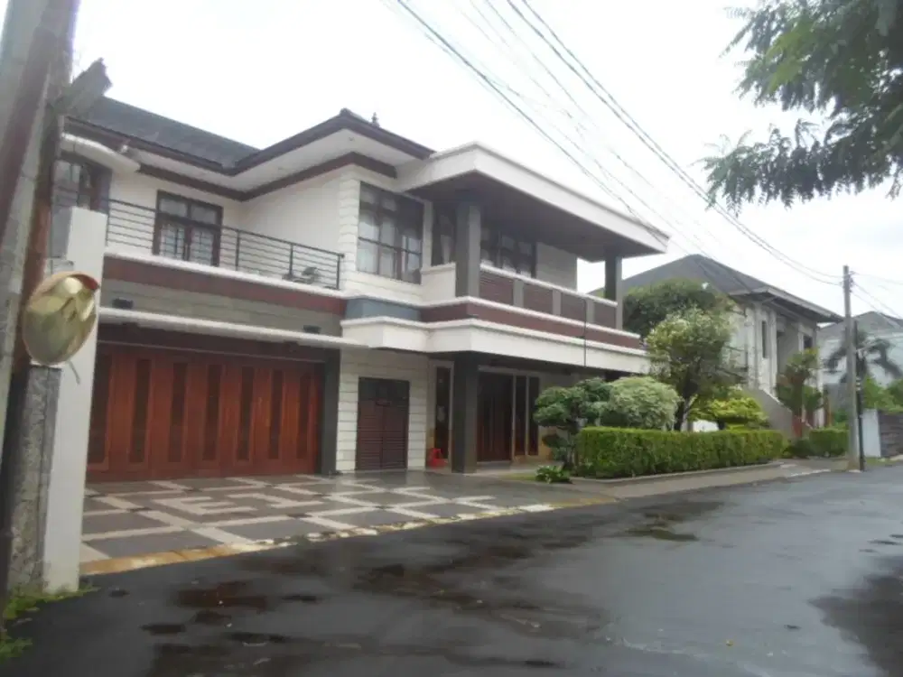 Rumah Mewah 2lt Dibawah NJOP, Private Pool, di Kemang Utara