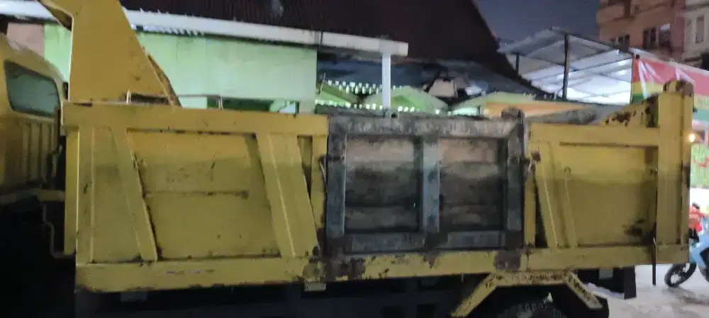 Bak besi dum truck