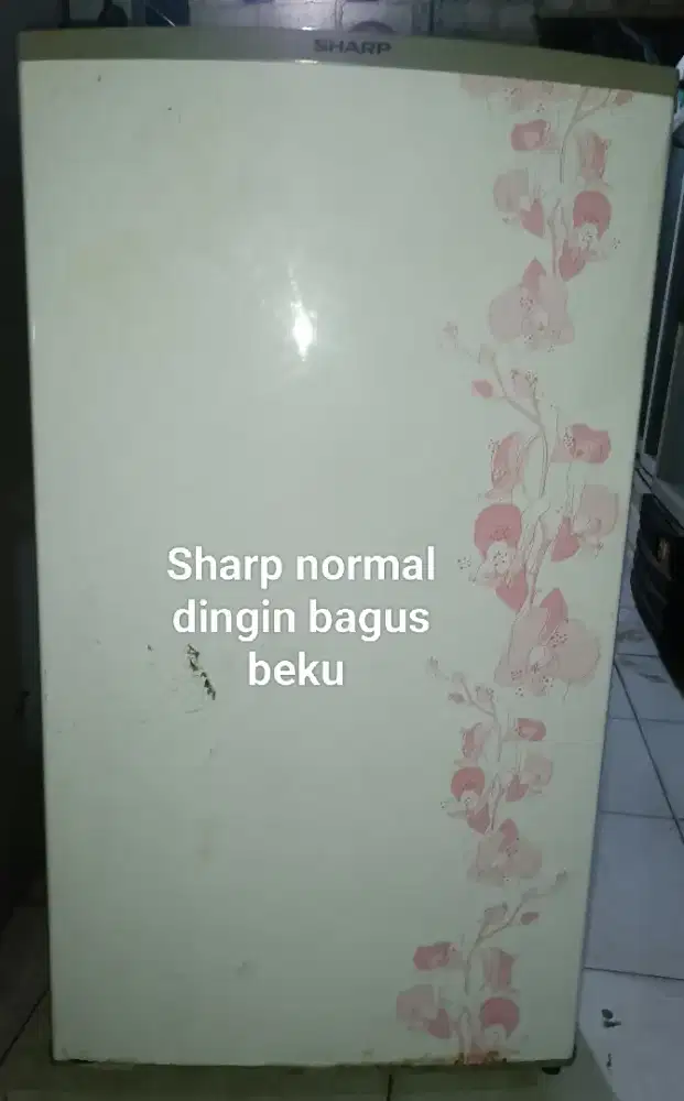Kulkas Sharp mini malis normal dingin bagus beku