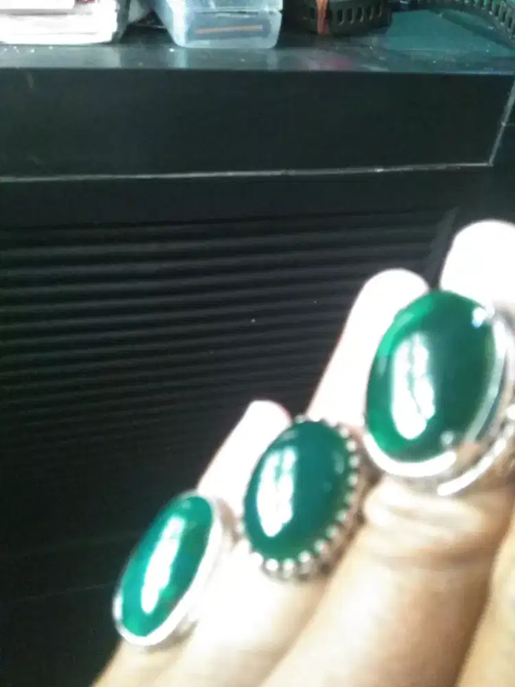 Batu bacan dan hijau garut