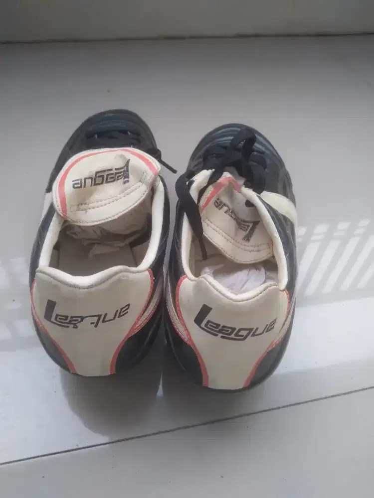 Sepatu Bola No.41 menganggur