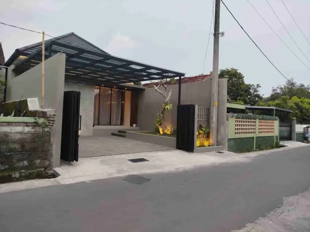 DIJUAL RUMAH MEWAH  BARU FULL FURNISH TEPI JLN ASPAL PUWOMATANI SLEMAN