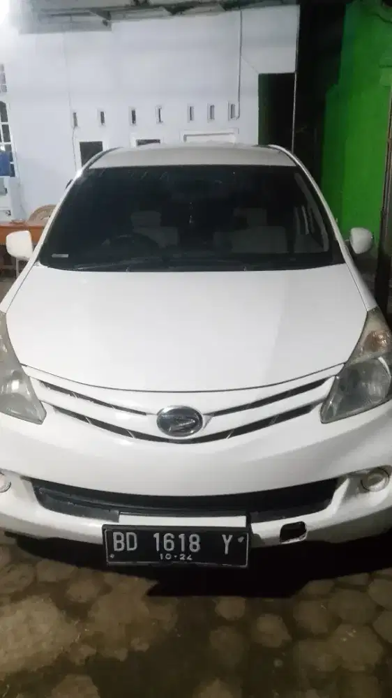 Mobil second xenia 2014