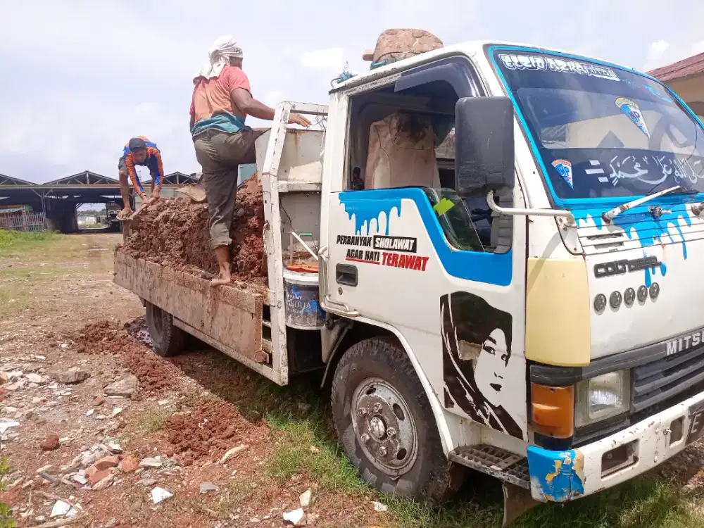 Menerima jasa buang puing,tanah,urugan,pindahan dan lain lain