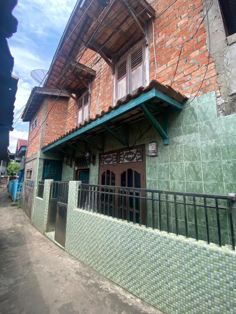 DIJUAL MURAH RUMAH 2 LANTAI LOKASI STRATEGIS DI PUSAT KOTA