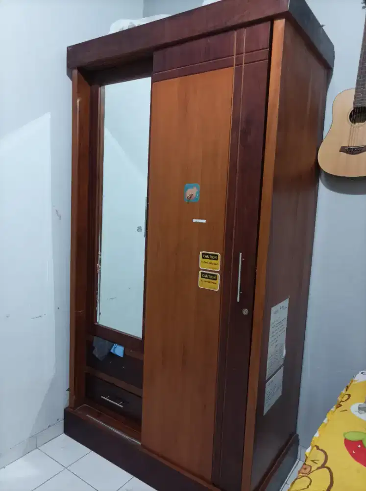 Lemari jati berat dan kuat