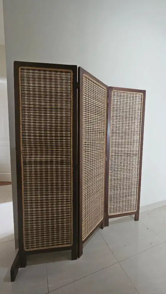 Partisi/Penyekat Ruangan Rotan - Kayu Mahoni (3 Pintu)