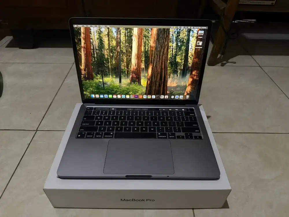 MacBook Pro 13 2020 M1 Chip - 8GB/256GB Space Gray - Mulus Like Ne