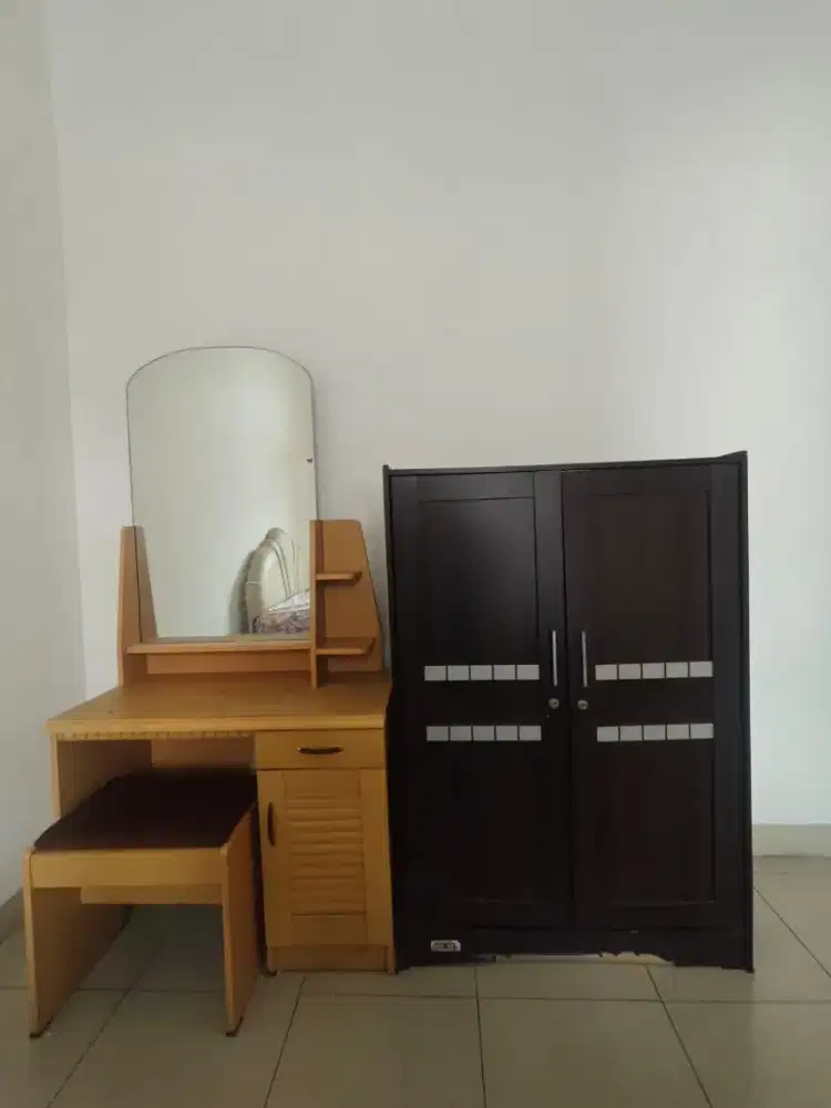Lemari + meja rias