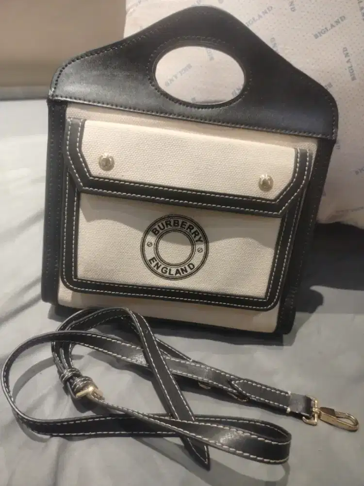 Burberry box canvas authentic