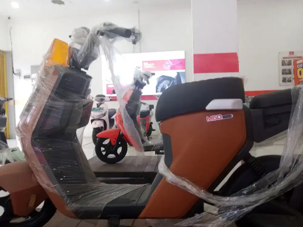 Showroom sepeda listrik dan motor listrik