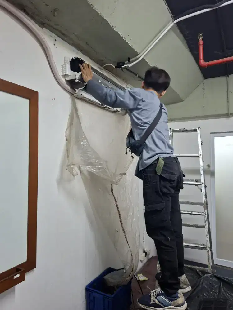 Instalasi service AC