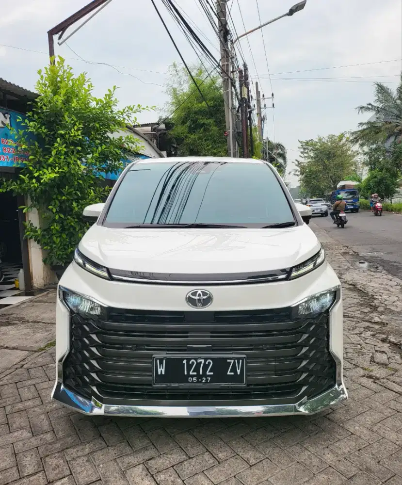 TOYOTA VOXY 2.0 CVT TSS TAHUN 2022 LIKE NEW
