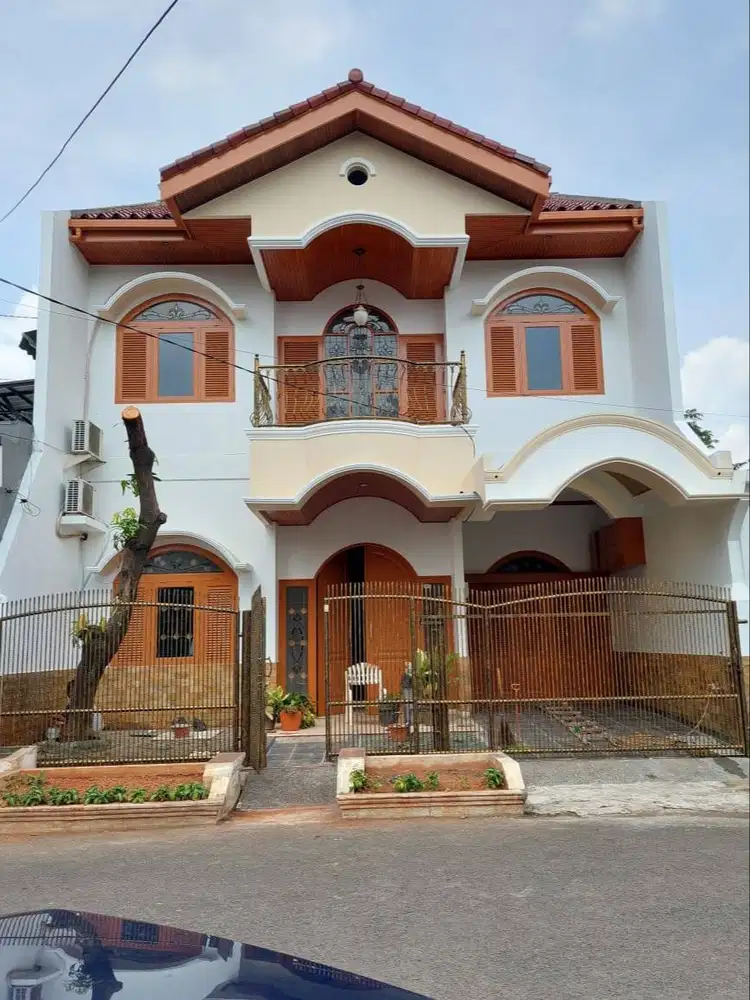 Disewakan rumah 2 lantai pondok kopi-5 mnt pintu tol JORR