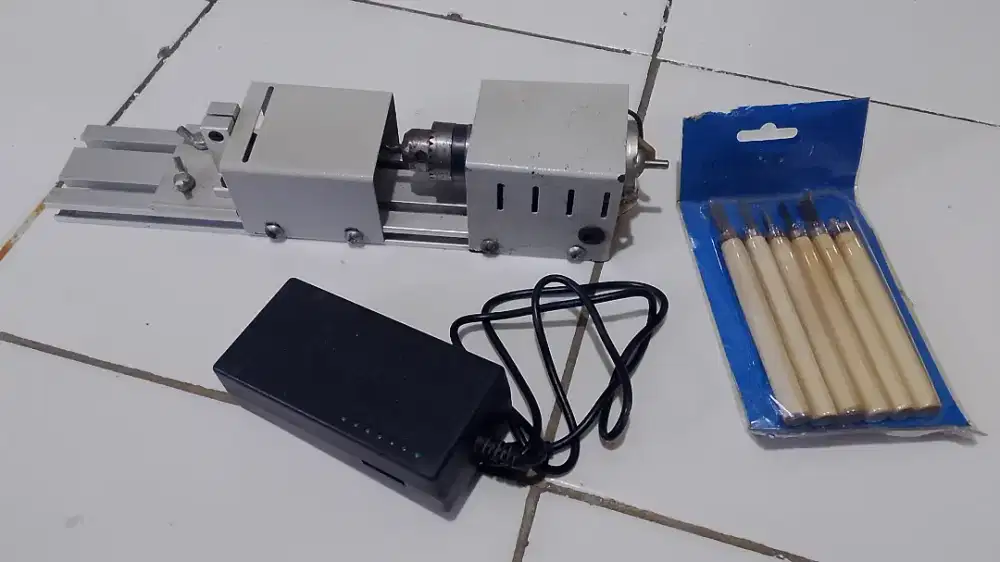 Mesin bubut kayu mini