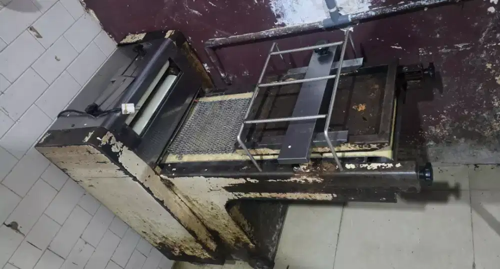 Mesin pemipih / penggilas Adonan