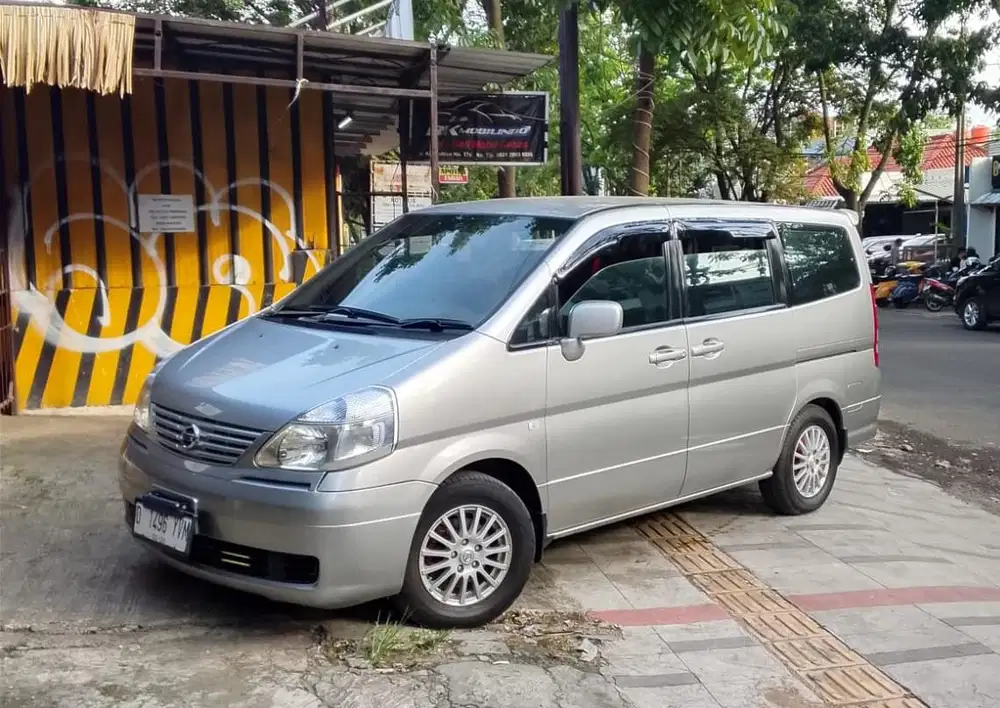 NISSAN SERENA 2.0 AT 2010