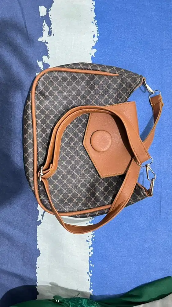 TAS SELEMPANG WANITA