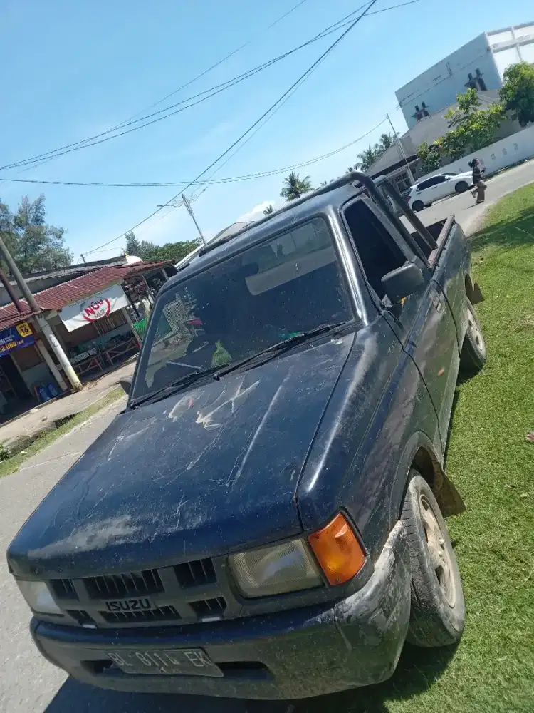 Isuzu panther di jual