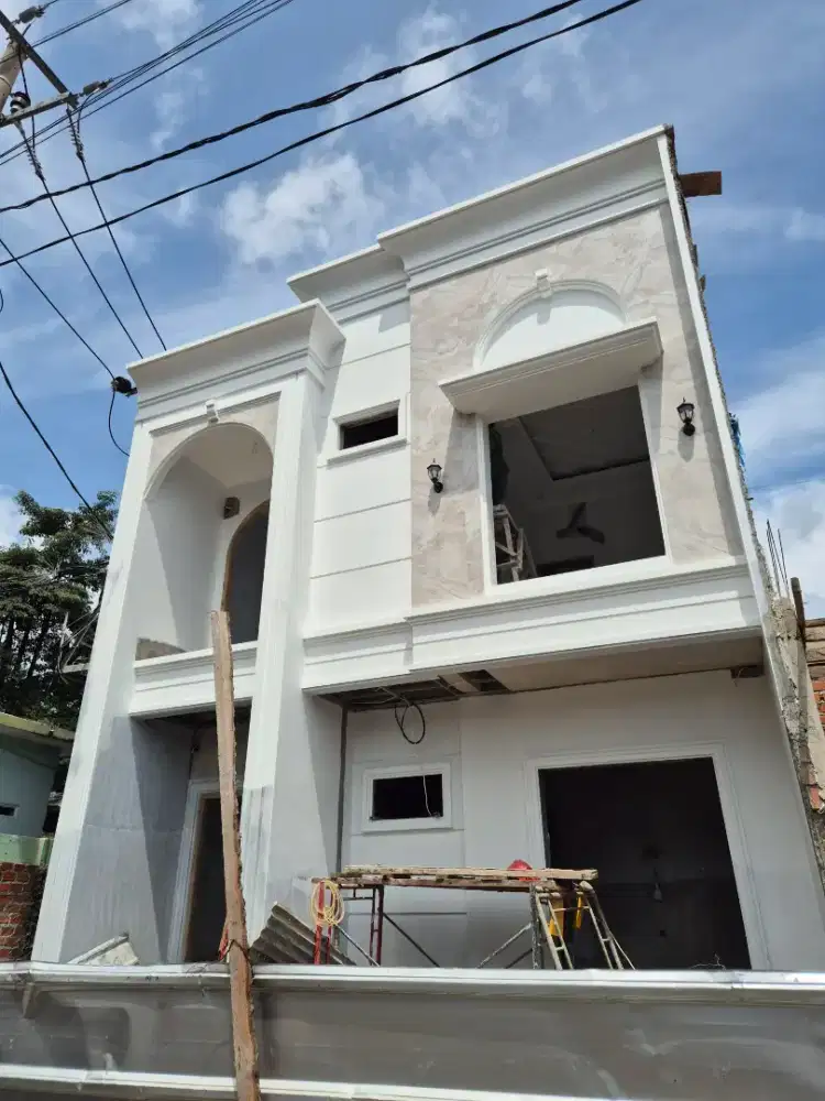 RUMAH 2 LANTAI KEDATON