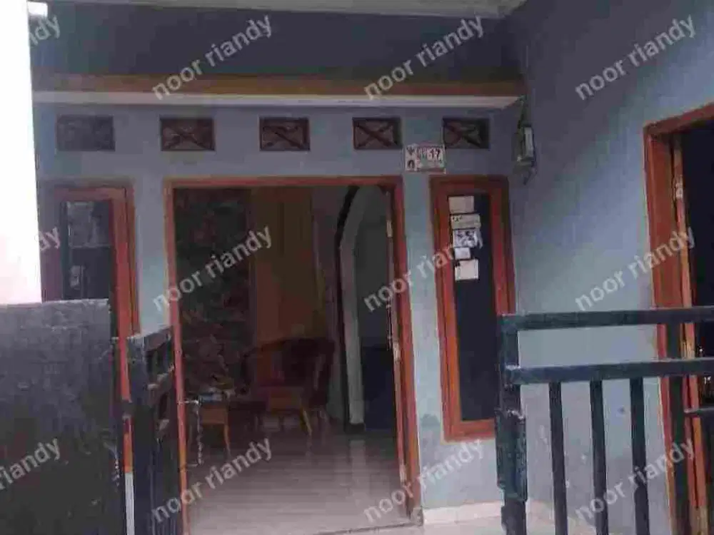 DI JUAL RUMAH MURAH 2 LANTAI TANAH LUAS AKSES 2 MOTOR DI CONDET JAKTIM