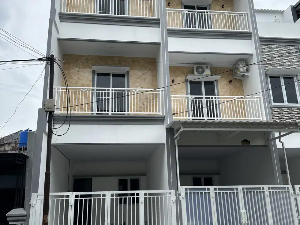 Rumah Cantik 3 Lantai Luas 68m di Duri Kepa Kebon Jeruk Jakarta barat