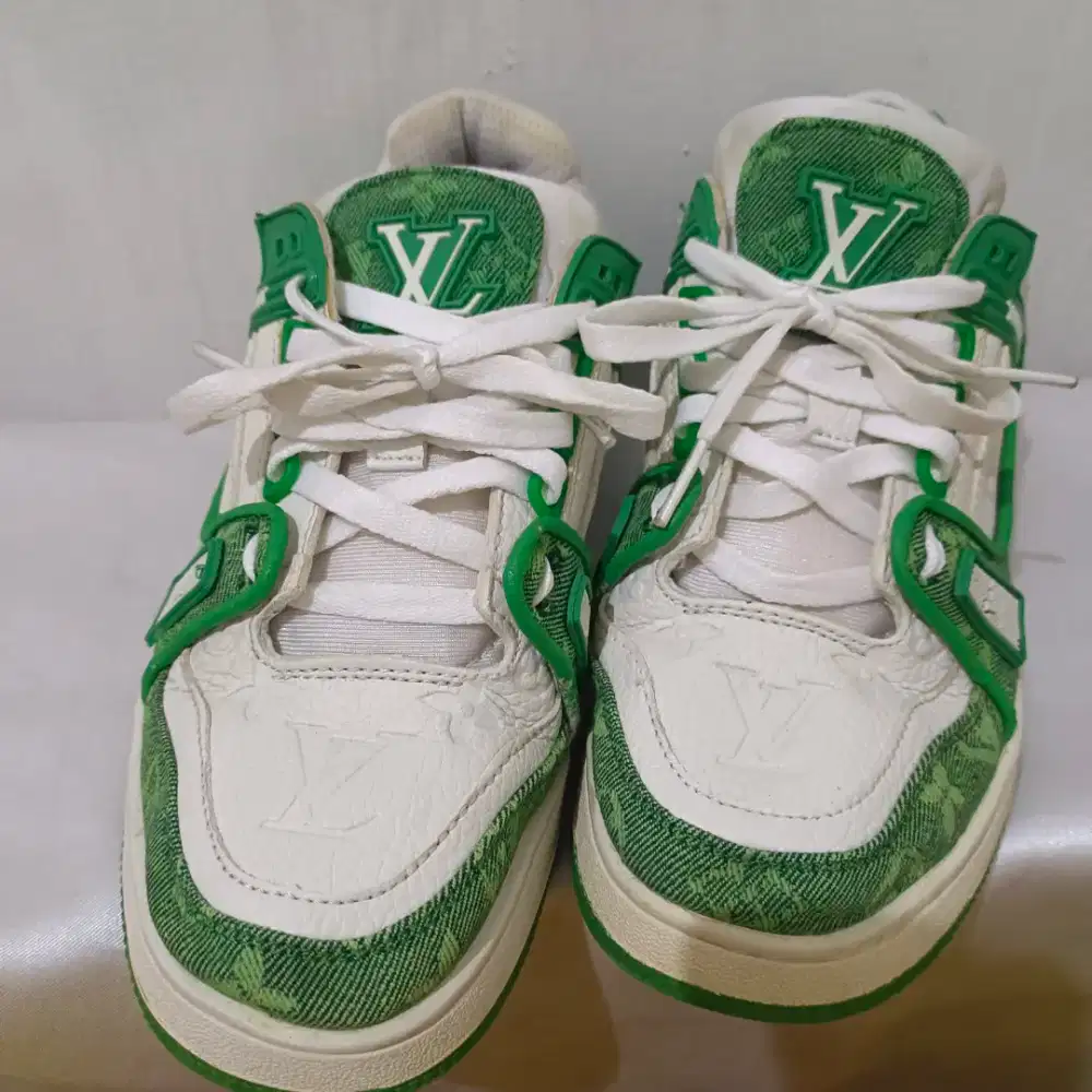 Sepatu branded LV made in vietnam