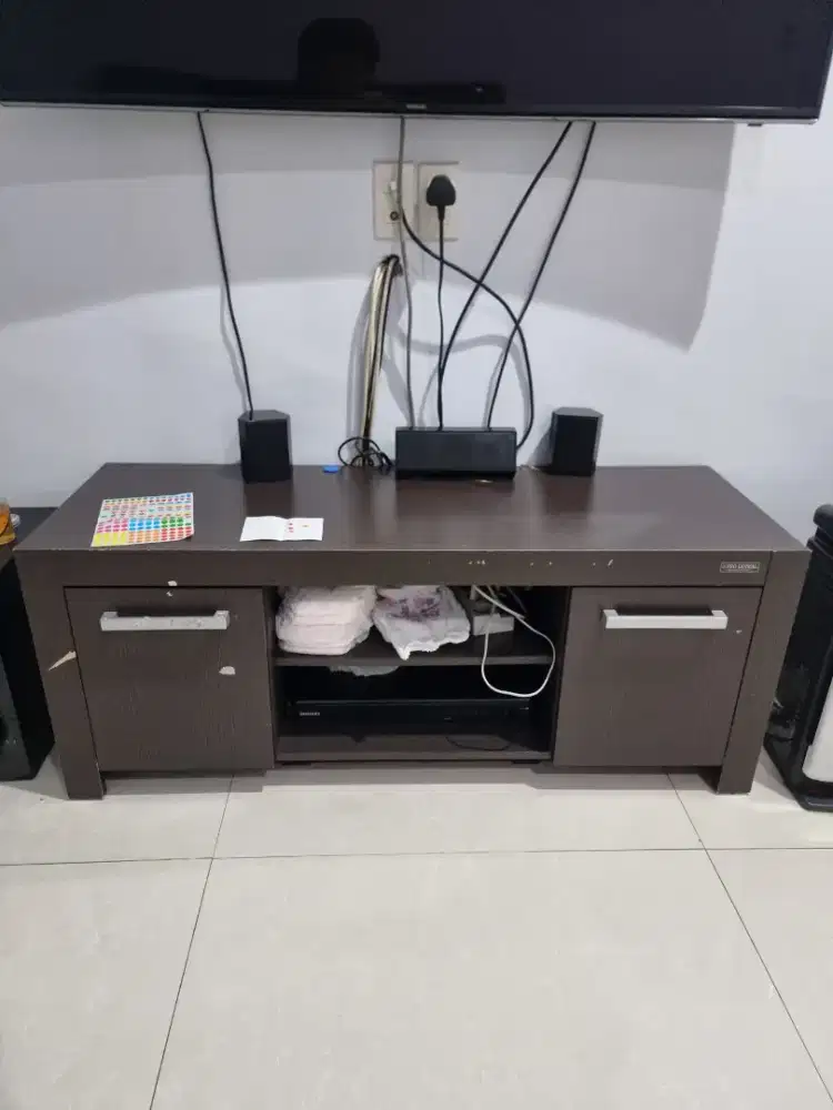 Cabinet tv atau bufet tv