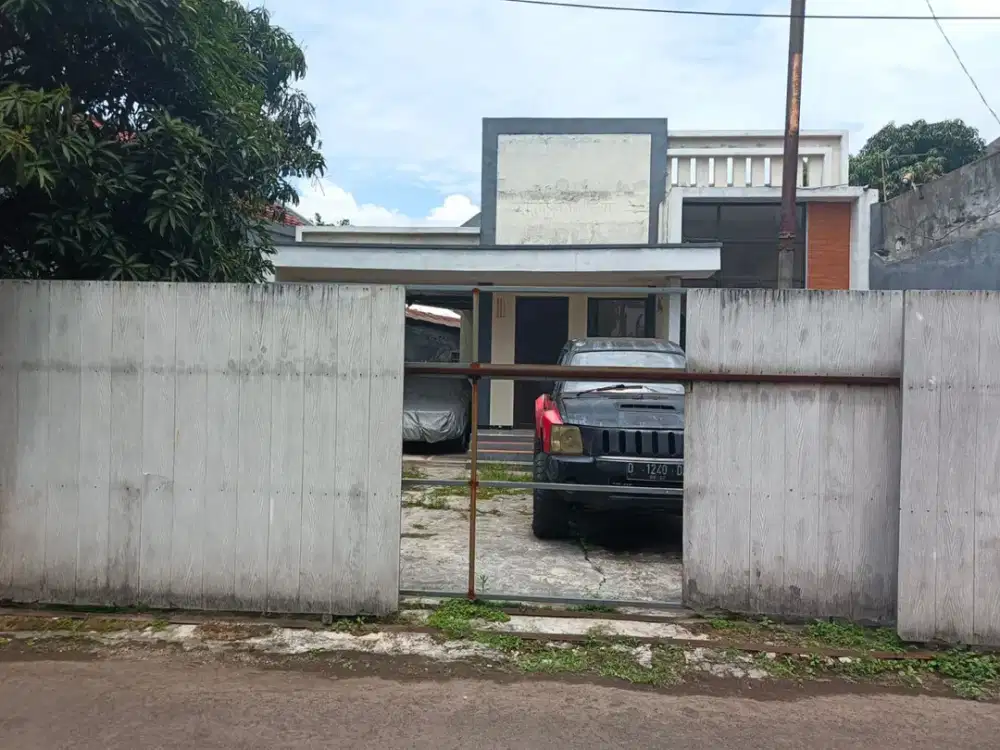 Rumah Strategis Tengah Kota di Ciateul Bandung