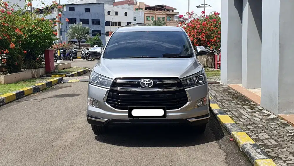 Toyota kijang innova venturer 2018 silver pajak panjang