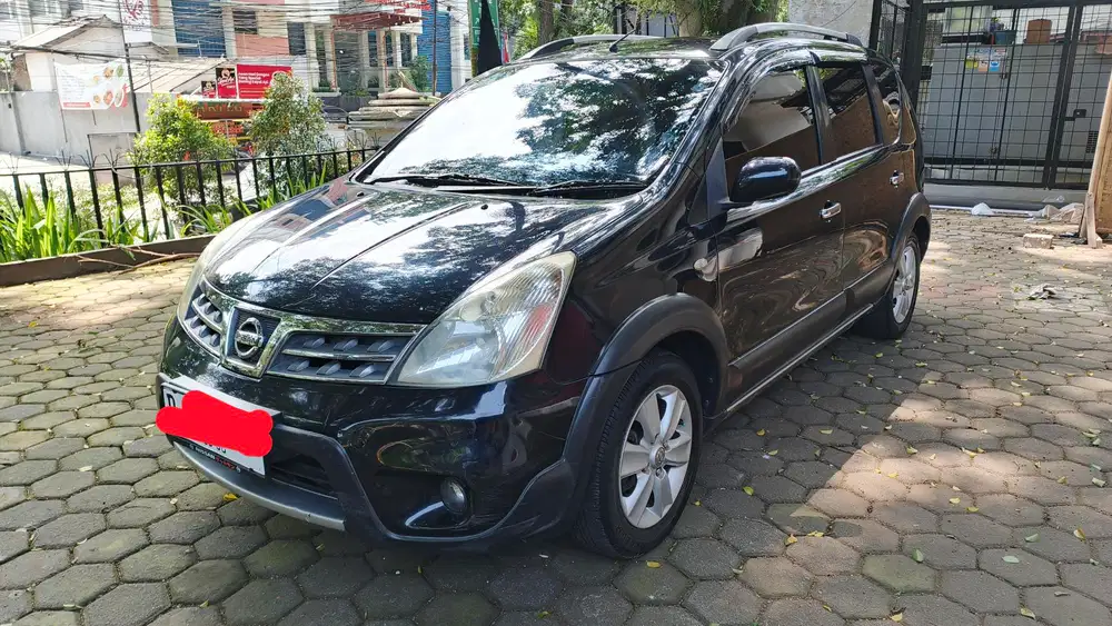 Nissan Livina 2010 Bensin