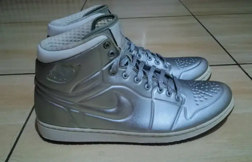 Air Jordan Aj 1 Anodized silver metallic Platinum SiZe 41-42