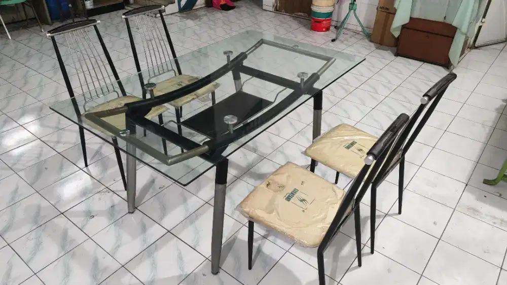 Meja Makan 4 Kursi Set