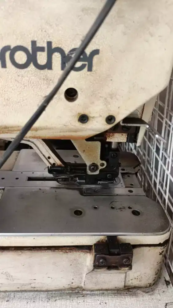 Mesin lobang kancing satu set