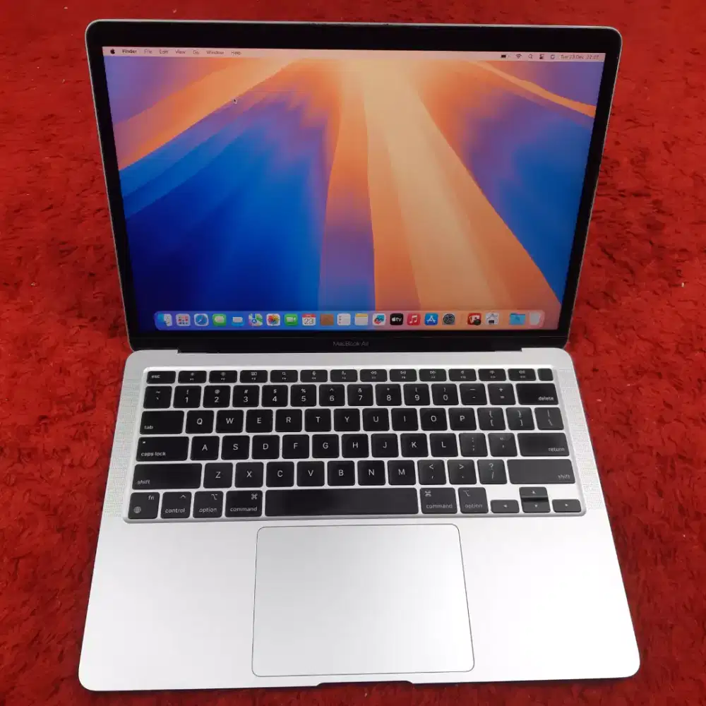 Macbook air m1 2020 ram 8gb ssd 256gb mulus siap pakai bisa cod
