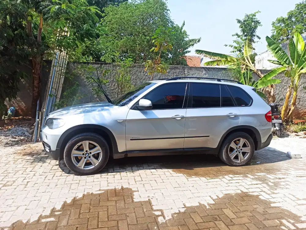BMW X5 2010 Bensin E70