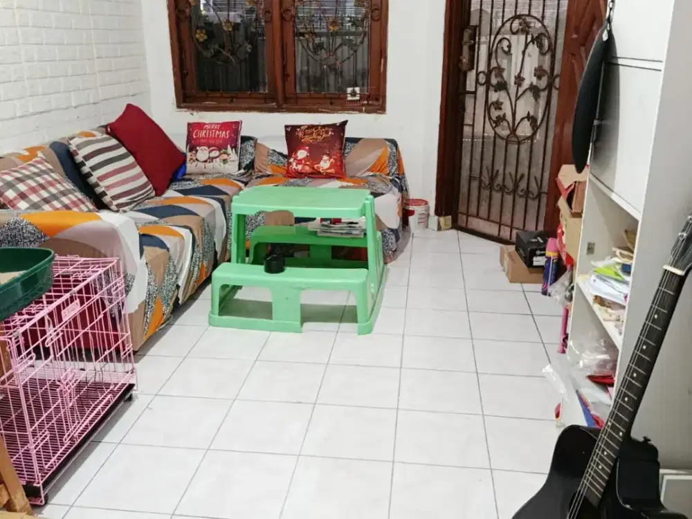 Rumah Asri di Pusat Kota Tangerang Dekat Akses Tol, Kawasan Pendidikan di Cipondoh Makmur