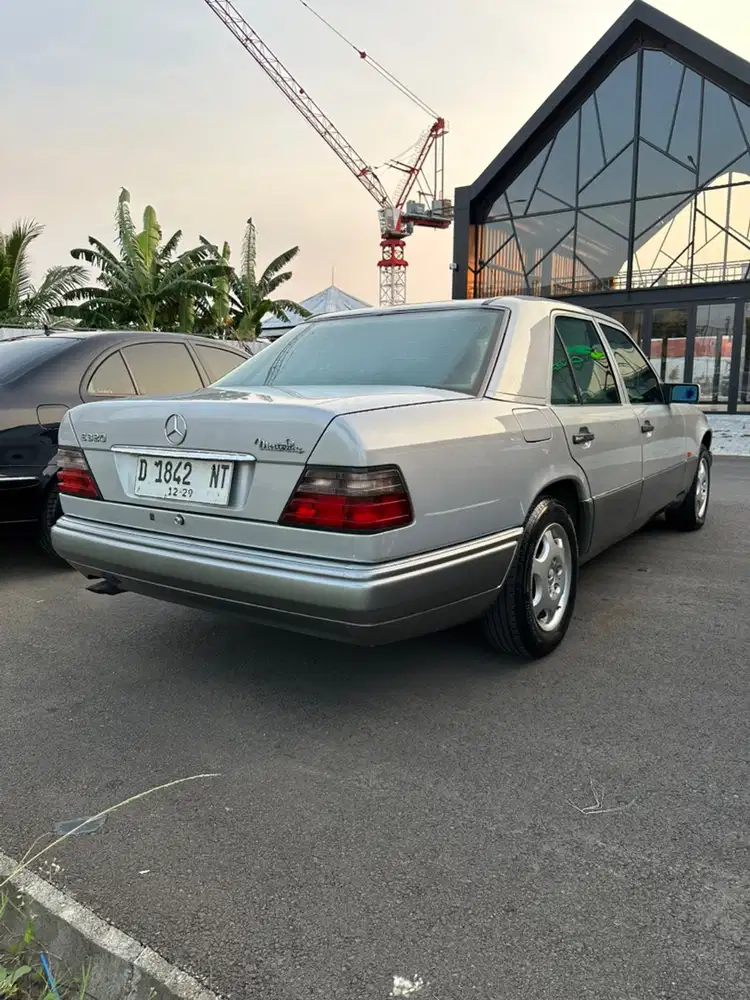 Mercedes-Benz E320 1996 Bensin