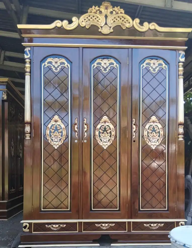 Almari baju kayu jati