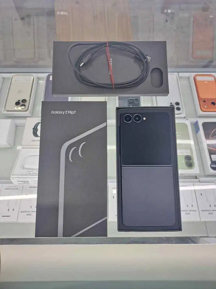 Second Samsung Galaxy Z Flip 7 12/256GB Jet Black Resmi SEIN 23 Sept
